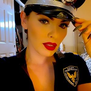 Meet your Posher, Liz